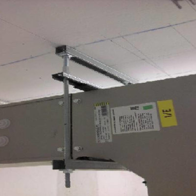 Líneas Blindocompatto 2.000A soporte a techo con varilla y perfil ajustable