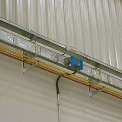 Blindosbarra 700A en taller con soporte multi-instalaciones.
